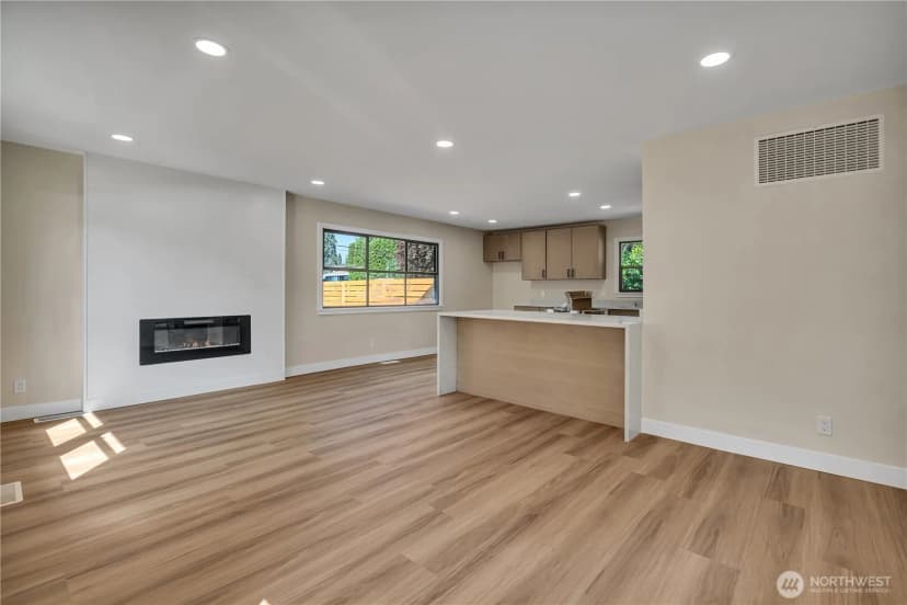Property photo for 12504 8th Avenue Sw, Burien photo 6