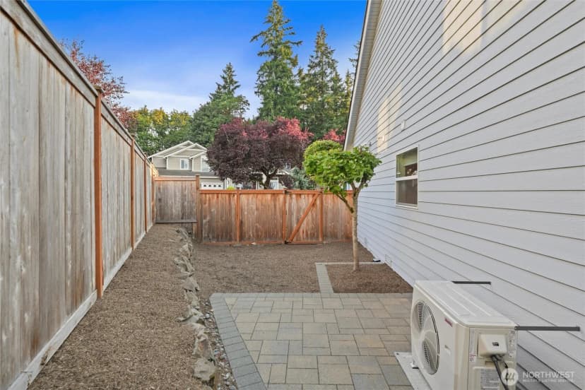 Property photo for 7649 Ne 125th Street, Kirkland photo 36