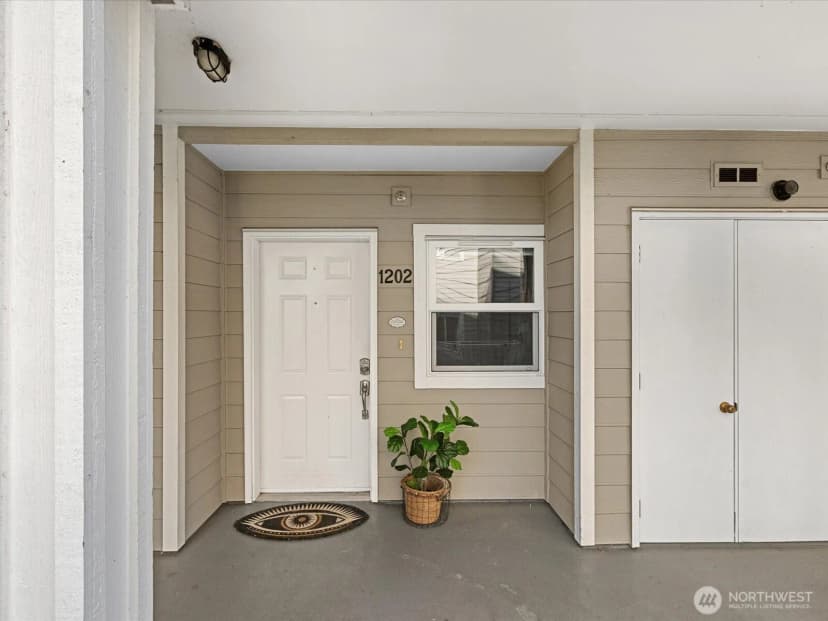 Property photo for 1318 37th Street #1202, Everett photo 2