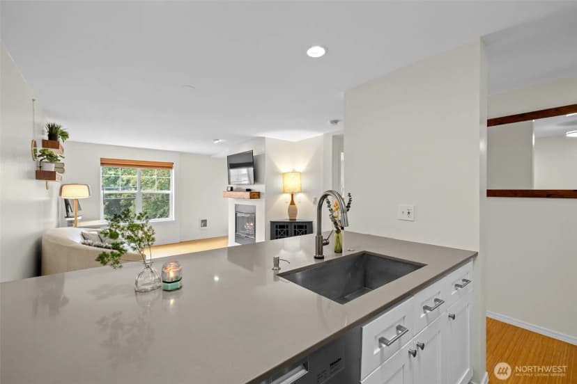 Property photo for 520 2nd Avenue W #201, Seattle photo 7