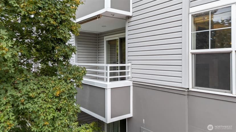 Property photo for 520 2nd Avenue W #201, Seattle photo 15