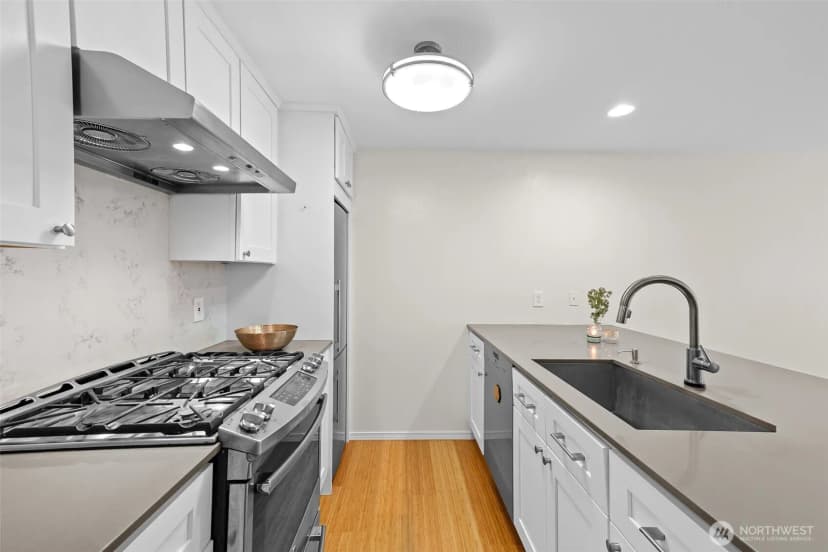 Property photo for 520 2nd Avenue W #201, Seattle photo 6