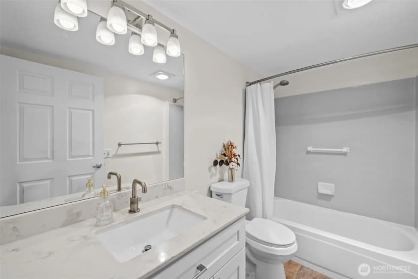 Property photo for 520 2nd Avenue W #201, Seattle photo 13