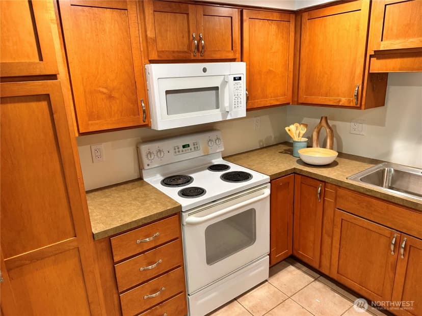 Property photo for 12536 15th Avenue Ne #c1, Seattle photo 10