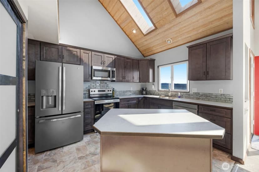 Property photo for 14 S Beach Drive #h, Everett photo 6