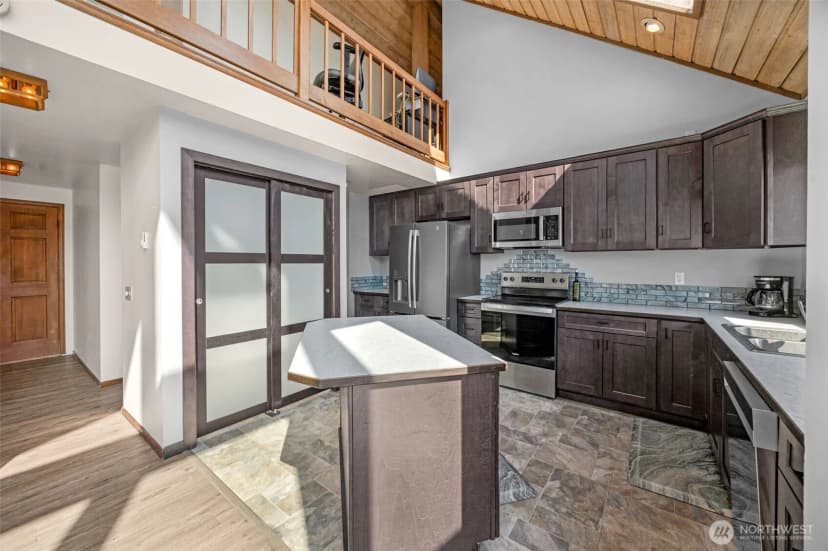 Property photo for 14 S Beach Drive #h, Everett photo 7
