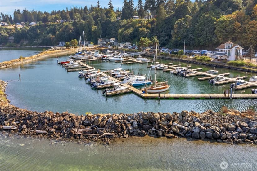 Property photo for 14 S Beach Drive #h, Everett photo 33