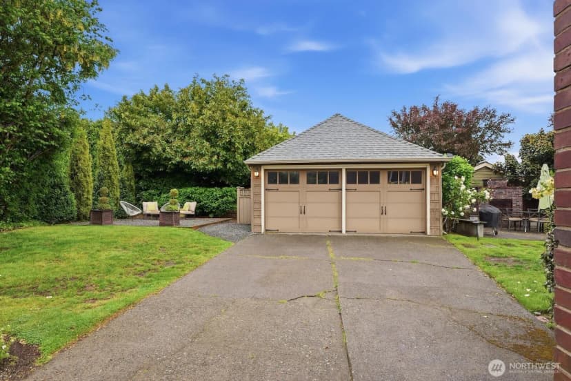 Property photo for 1560 28th Avenue W, Seattle photo 38
