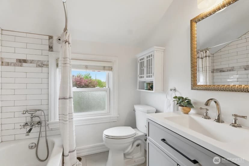 Property photo for 1560 28th Avenue W, Seattle photo 25