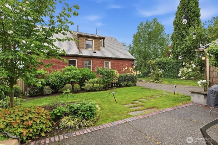 Property photo for 1560 28th Avenue W, Seattle photo 34