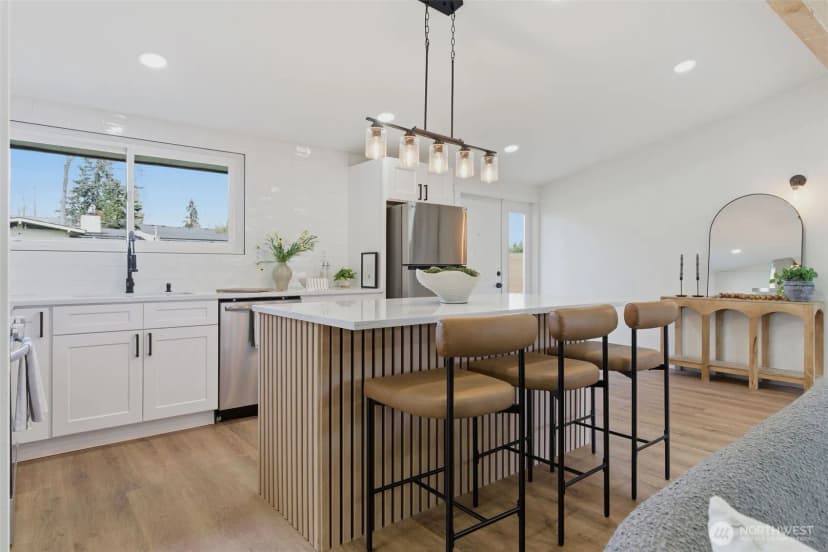 Property photo for 8102 Oakridge Drive Sw, Lakewood photo 6