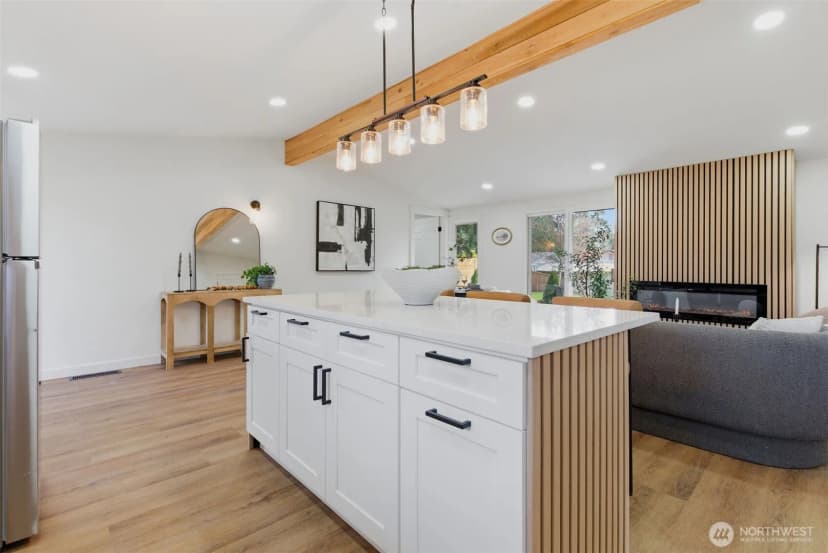 Property photo for 8102 Oakridge Drive Sw, Lakewood photo 8