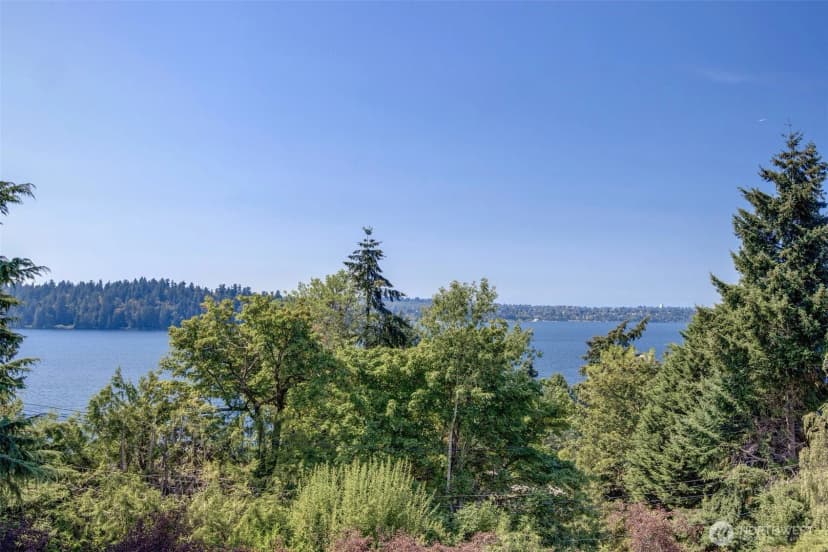 Property photo for 4715 81st Avenue Se, Mercer Island photo 24