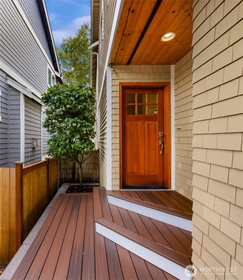 Property photo for 7019 Ravenna Avenue Ne, Seattle photo 2