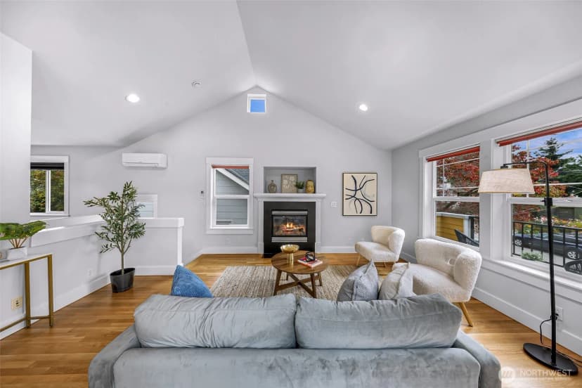 Property photo for 7019 Ravenna Avenue Ne, Seattle photo 6