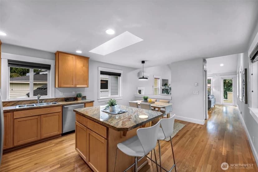 Property photo for 7019 Ravenna Avenue Ne, Seattle photo 13