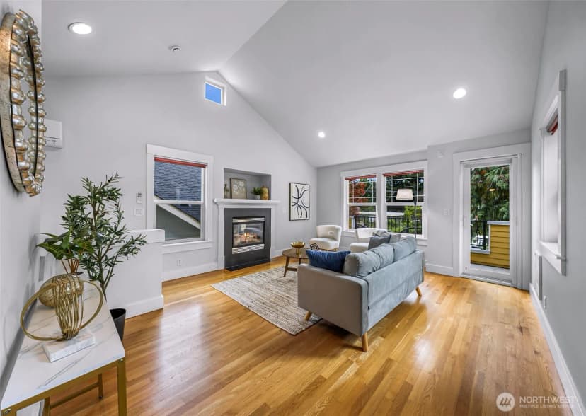 Property photo for 7019 Ravenna Avenue Ne, Seattle photo 4