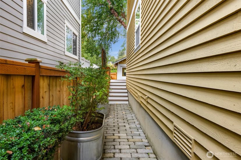 Property photo for 7019 Ravenna Avenue Ne, Seattle photo 29