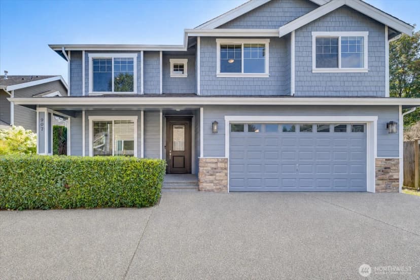 Property photo for 907 Ilwaco Place Ne, Renton photo 2