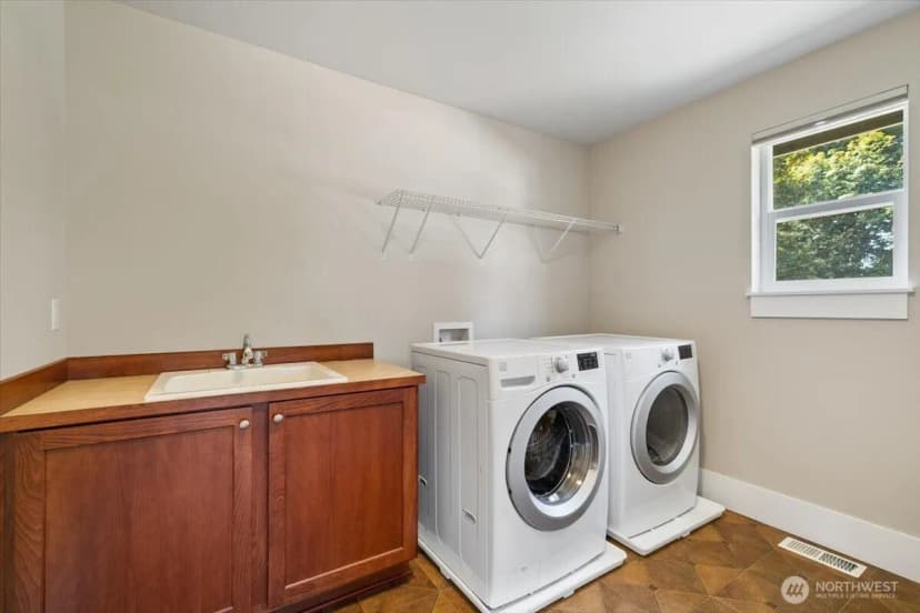 Property photo for 907 Ilwaco Place Ne, Renton photo 26