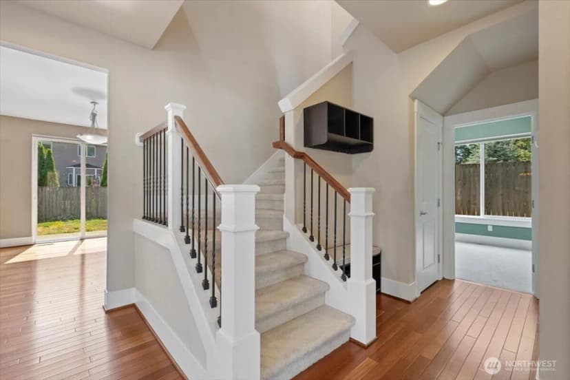 Property photo for 907 Ilwaco Place Ne, Renton photo 13