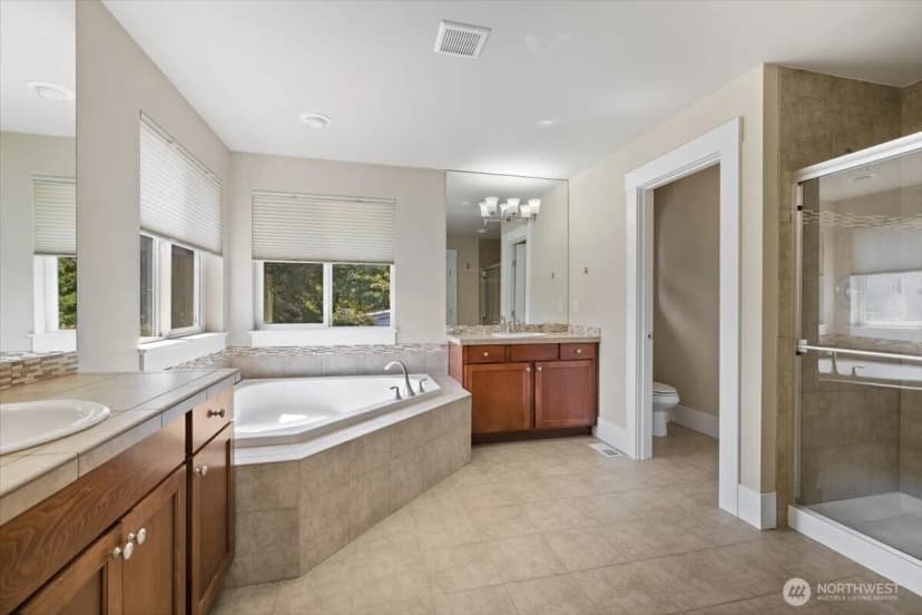 Property photo for 907 Ilwaco Place Ne, Renton photo 17