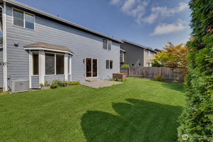 Property photo for 907 Ilwaco Place Ne, Renton photo 28