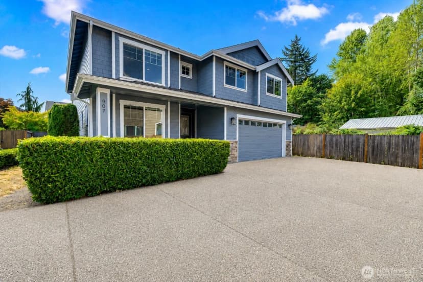Property photo for 907 Ilwaco Place Ne, Renton photo 3