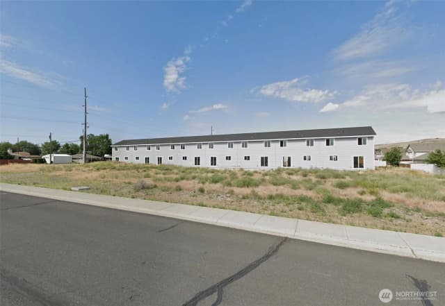 Property photo for 813 3rd Avenue Ne, Ephrata