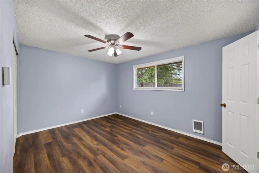 Property photo for 854 Sw Heller Street, Oak Harbor photo 22