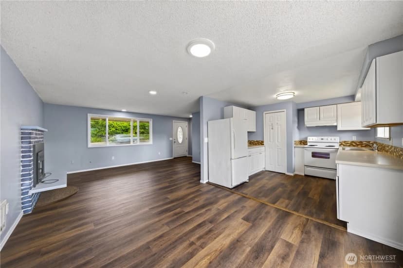 Property photo for 854 Sw Heller Street, Oak Harbor photo 3
