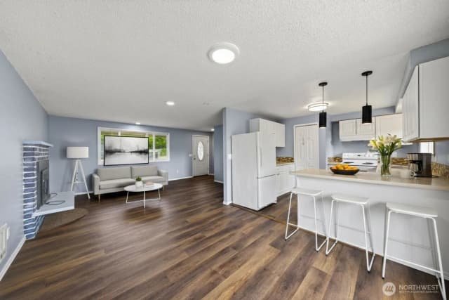 Property photo for 854 Sw Heller Street, Oak Harbor photo 4