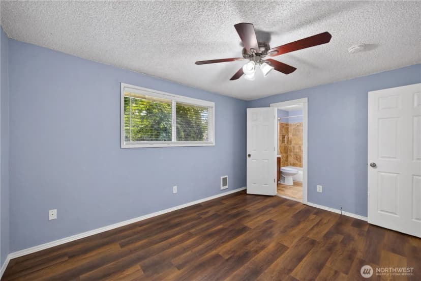 Property photo for 854 Sw Heller Street, Oak Harbor photo 24