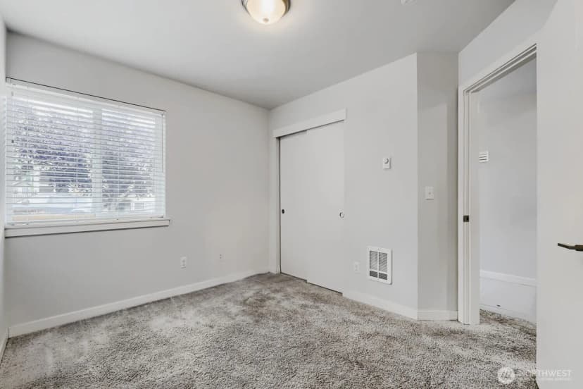 Property photo for 911 N 104th Street #b, Seattle photo 28