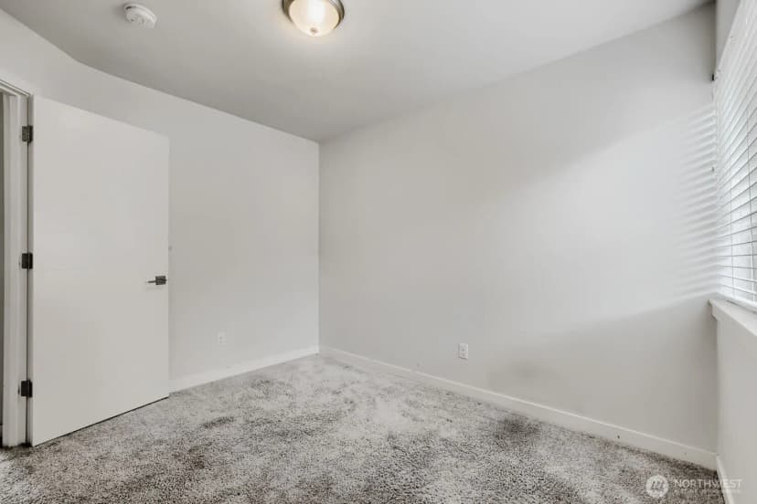 Property photo for 911 N 104th Street #b, Seattle photo 27