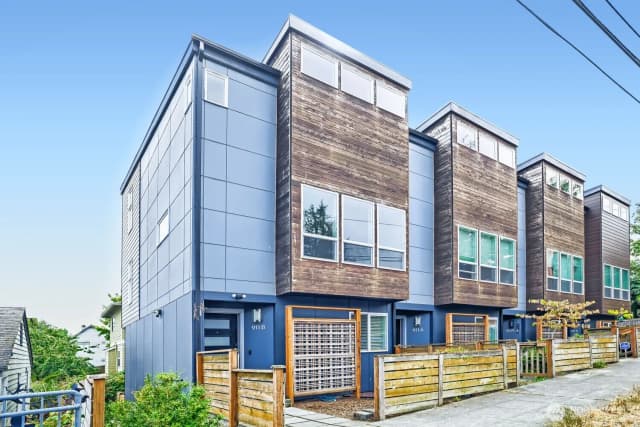 Property photo for 911 N 104th Street #b, Seattle photo 2
