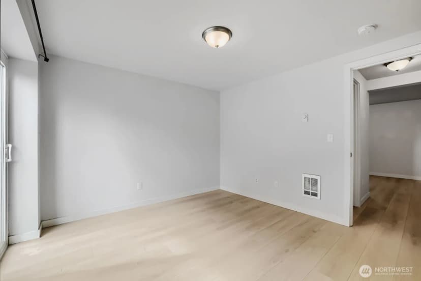 Property photo for 911 N 104th Street #b, Seattle photo 23