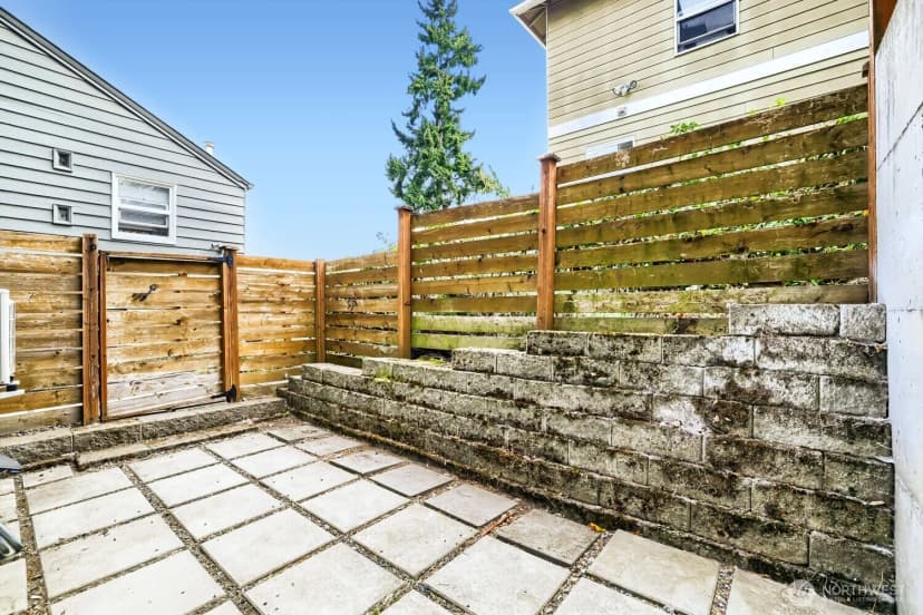 Property photo for 911 N 104th Street #b, Seattle photo 33