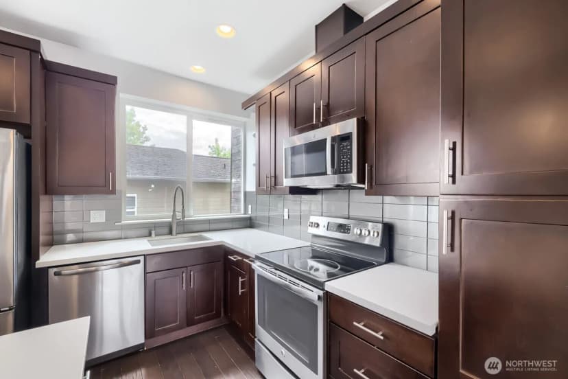 Property photo for 911 N 104th Street #b, Seattle photo 13