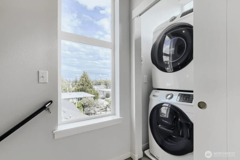Property photo for 911 N 104th Street #b, Seattle photo 32