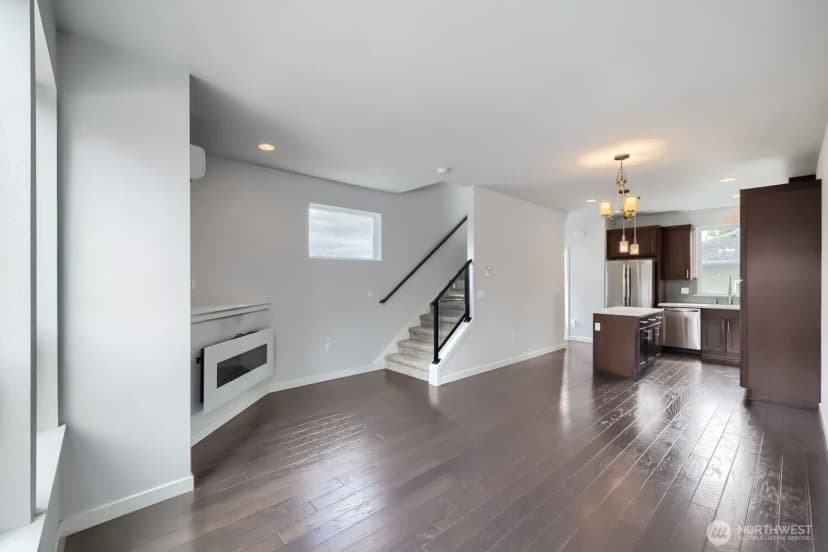 Property photo for 911 N 104th Street #b, Seattle photo 7