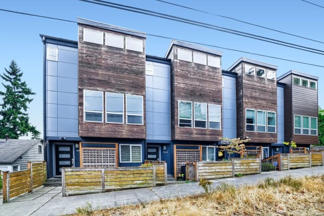 Property photo for 911 N 104th Street #b, Seattle photo 3