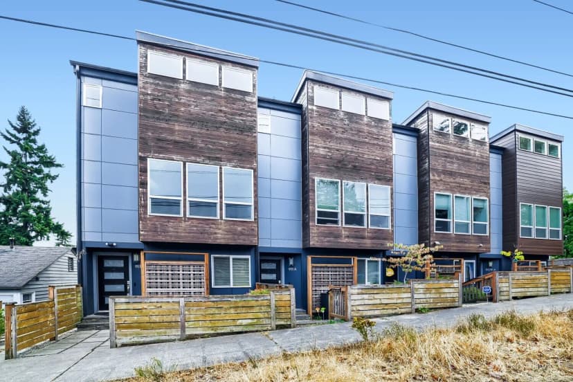 Property photo for 911 N 104th Street #b, Seattle photo 3