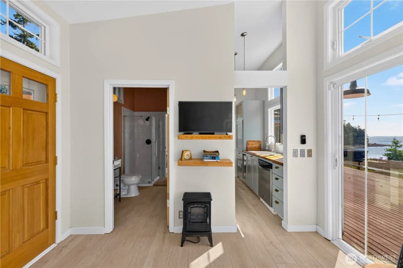 Property photo for 6938 Channel View Drive, Anacortes photo 9