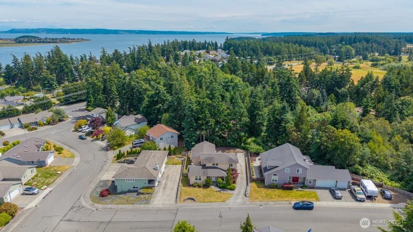 Property photo for 2140 Sw Vista Park Drive, Oak Harbor photo 2