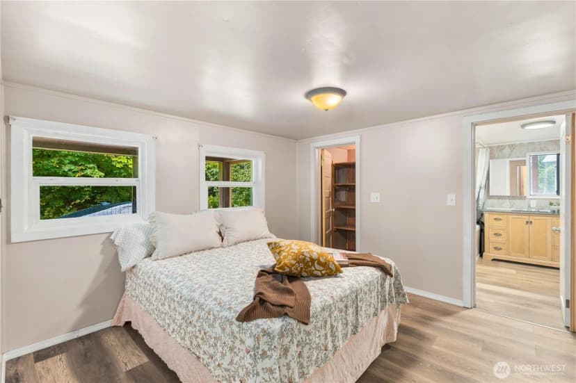 Property photo for 11779 Nw Holly Road, Bremerton photo 16