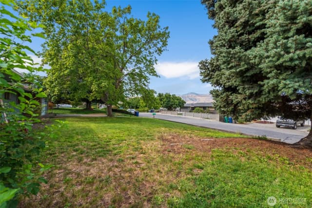 Property photo for 1605 N Ashland Avenue, East Wenatchee photo 4
