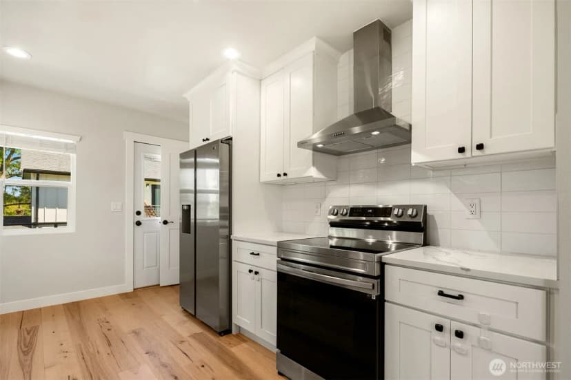 Property photo for 11558 Fremont Avenue, Seattle photo 9