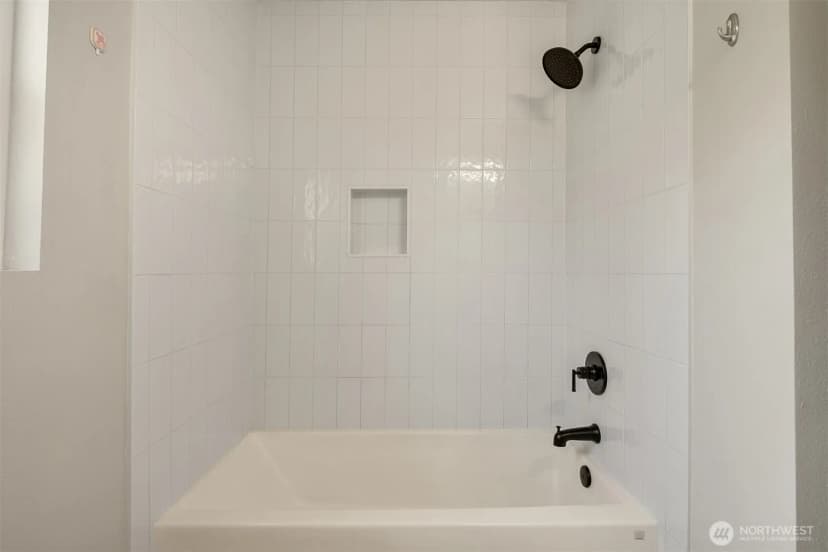 Property photo for 11558 Fremont Avenue, Seattle photo 17