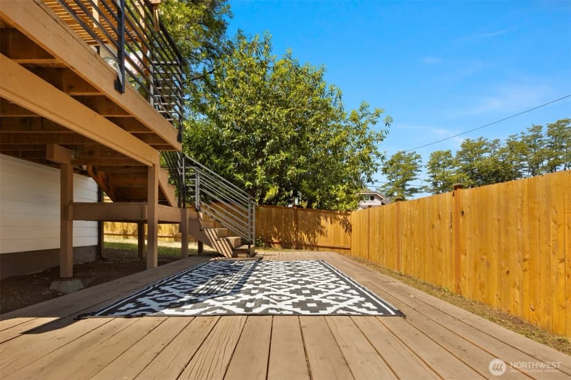 Property photo for 11558 Fremont Avenue, Seattle photo 27